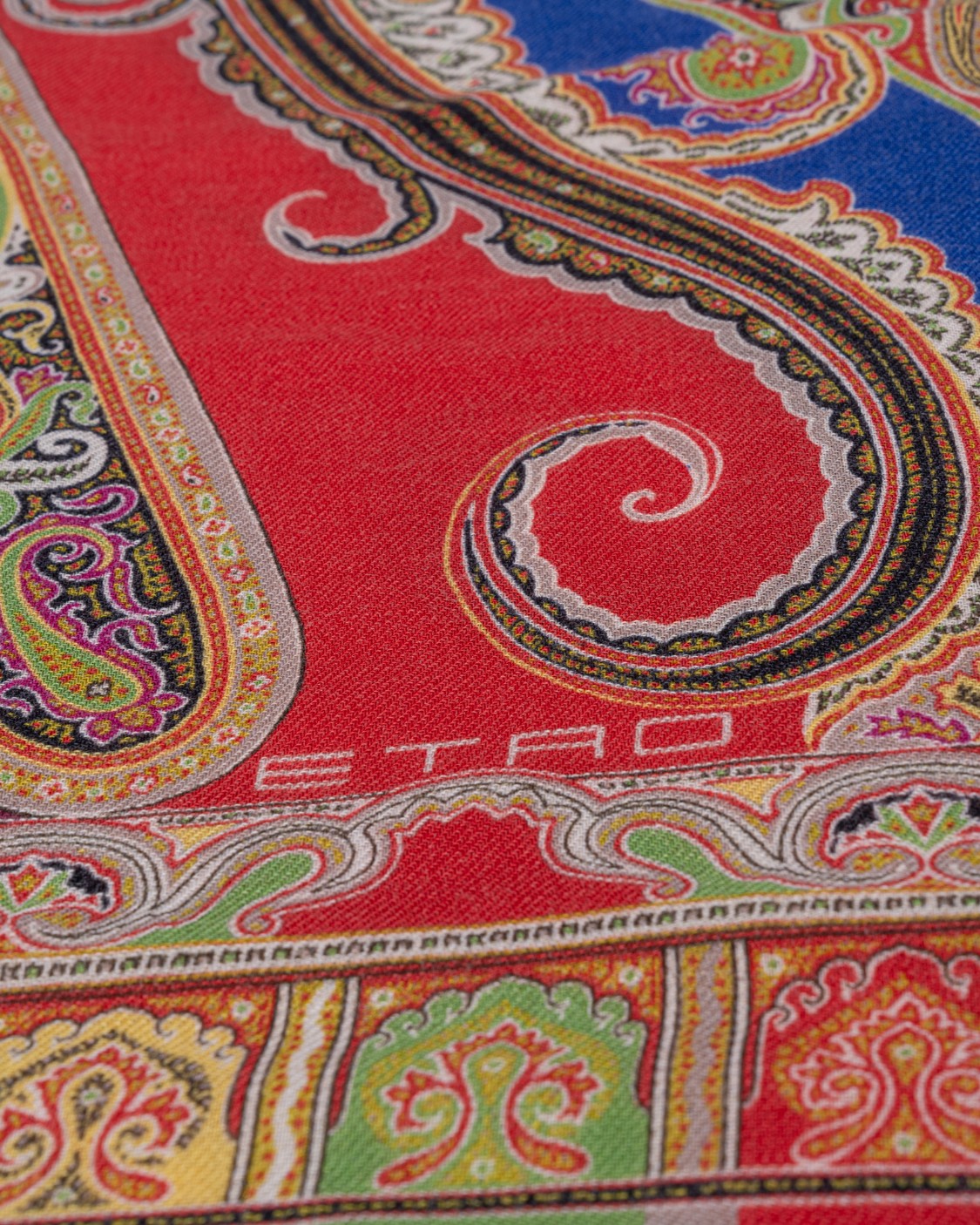 shop ETRO Saldi Sciarpa: Etro sciarpa in lana e seta impreziosita con stampa Paisley e motivo a righe multicolor.
Dimensioni: 68 x 200 cm.
Composizone: 70% lana, 30% seta.
Made in Italy.. 11777 4490-0600 number 2341637